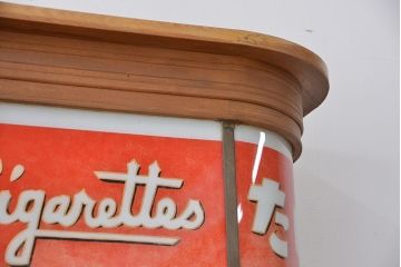 レトロ家具　昭和レトロ　特大!赤いタイルが目を引く古いタバコ屋ガラスケース(ショーケース)