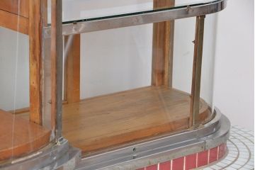 レトロ家具　昭和レトロ　特大!赤いタイルが目を引く古いタバコ屋ガラスケース(ショーケース)