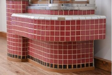 レトロ家具　昭和レトロ　特大!赤いタイルが目を引く古いタバコ屋ガラスケース(ショーケース)