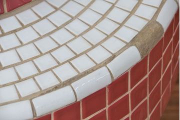 レトロ家具　昭和レトロ　特大!赤いタイルが目を引く古いタバコ屋ガラスケース(ショーケース)