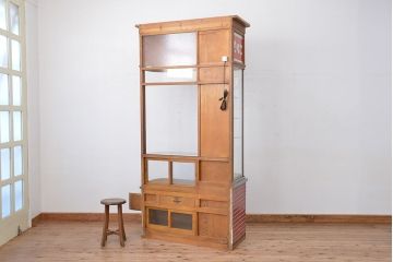 レトロ家具　昭和レトロ　特大!赤いタイルが目を引く古いタバコ屋ガラスケース(ショーケース)