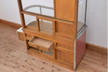 レトロ家具　昭和レトロ　特大!赤いタイルが目を引く古いタバコ屋ガラスケース(ショーケース)