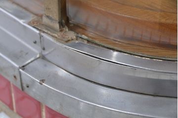 レトロ家具　昭和レトロ　特大!赤いタイルが目を引く古いタバコ屋ガラスケース(ショーケース)