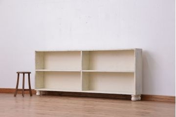 アンティーク家具　アンティーク　古い木の丸脚付きホワイトペイント飾り棚(陳列棚、本棚)