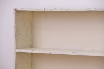 アンティーク家具　アンティーク　古い木の丸脚付きホワイトペイント飾り棚(陳列棚、本棚)