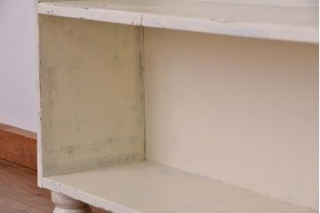 アンティーク家具　アンティーク　古い木の丸脚付きホワイトペイント飾り棚(陳列棚、本棚)