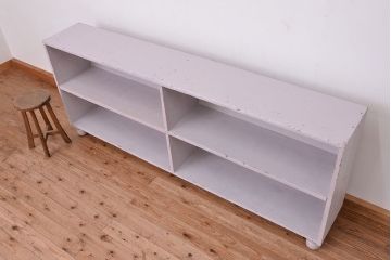レトロ家具　アンティークペイント　レトロな丸脚飾り棚(陳列棚)