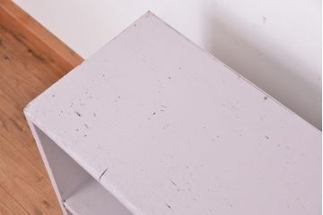 レトロ家具　アンティークペイント　レトロな丸脚飾り棚(陳列棚)