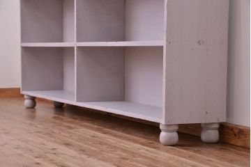 レトロ家具　アンティークペイント　レトロな丸脚飾り棚(陳列棚)