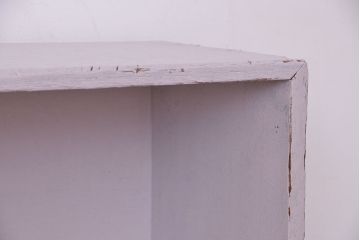 レトロ家具　アンティークペイント　レトロな丸脚飾り棚(陳列棚)