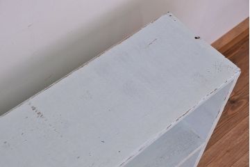 レトロ家具　アンティークペイント　レトロな丸脚飾り棚(陳列棚)(2)