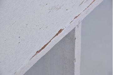 レトロ家具　アンティークペイント　レトロな丸脚飾り棚(陳列棚)(2)