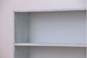 レトロ家具　アンティークペイント　レトロな丸脚飾り棚(陳列棚)(2)