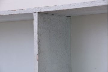 レトロ家具　アンティークペイント　レトロな丸脚飾り棚(陳列棚)(2)