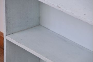 レトロ家具　アンティークペイント　レトロな丸脚飾り棚(陳列棚)(2)