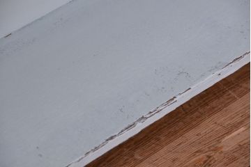 レトロ家具　アンティークペイント　レトロな丸脚飾り棚(陳列棚)(2)