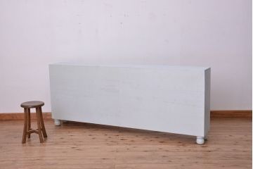 レトロ家具　アンティークペイント　レトロな丸脚飾り棚(陳列棚)(2)