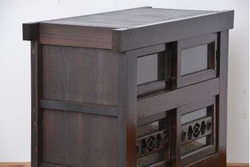 アンティーク家具　古民具・骨董　使い込まれた趣のある結霜ガラス三尺水屋箪笥(食器棚・収納棚)