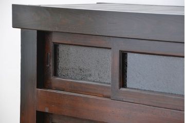 アンティーク家具　古民具・骨董　使い込まれた趣のある結霜ガラス三尺水屋箪笥(食器棚・収納棚)