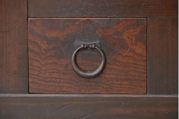 アンティーク家具　古民具・骨董　使い込まれた趣のある結霜ガラス三尺水屋箪笥(食器棚・収納棚)