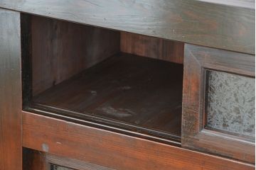 アンティーク家具　古民具・骨董　使い込まれた趣のある結霜ガラス三尺水屋箪笥(食器棚・収納棚)