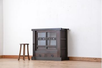 アンティーク家具　古民具・骨董　使い込まれたガラス引き戸三尺水屋箪笥(食器棚、収納棚)