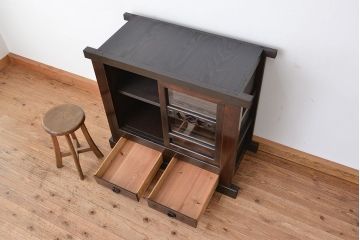 アンティーク家具　古民具・骨董　使い込まれたガラス引き戸三尺水屋箪笥(食器棚、収納棚)