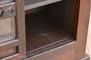 アンティーク家具　古民具・骨董　使い込まれたガラス引き戸三尺水屋箪笥(食器棚、収納棚)