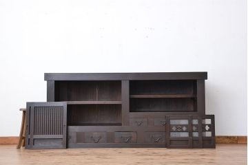アンティーク家具　古民具・骨董　丸桟引き戸の重厚な変わり型近江水屋箪笥サイドボード(食器棚、収納棚)