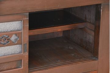 アンティーク家具　古民具・骨董　丸桟引き戸の重厚な変わり型近江水屋箪笥サイドボード(食器棚、収納棚)