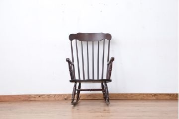 ヴィンテージ家具　★1960年代　古いブナ材のビンテージロッキングチェア≪ダークブラウン≫(椅子)
