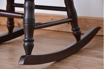 ヴィンテージ家具　★1960年代　古いブナ材のビンテージロッキングチェア≪ダークブラウン≫(椅子)