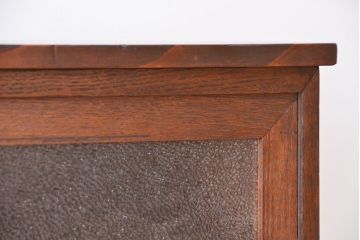 アンティーク家具　アンティーク　前面栗材　ダイヤガラス引き戸　鉄脚付きローボード(引き出し付ガラス収納棚)