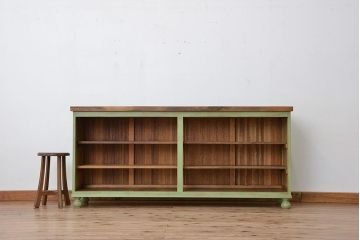 レトロ家具　昭和レトロ　古い木の丸脚付きペイントカウンターテーブル(収納棚付き)(作業台)(飾り棚)