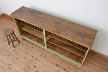 レトロ家具　昭和レトロ　古い木の丸脚付きペイントカウンターテーブル(収納棚付き)(作業台)(飾り棚)
