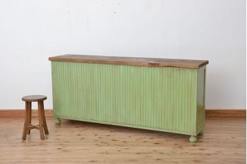 レトロ家具　昭和レトロ　古い木の丸脚付きペイントカウンターテーブル(収納棚付き)(作業台)(飾り棚)