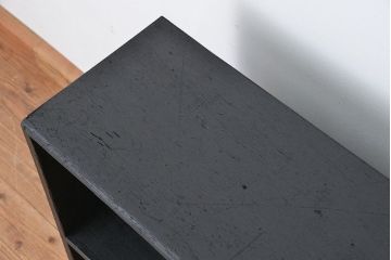 アンティーク家具　アンティーク　艶消しブラックペイント飾り棚・陳列棚