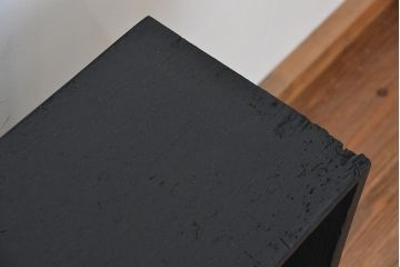 アンティーク家具　アンティーク　艶消しブラックペイント飾り棚・陳列棚