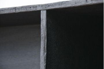 アンティーク家具　アンティーク　艶消しブラックペイント飾り棚・陳列棚