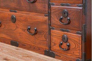 アンティーク家具　古民具・骨董　前面欅材　時代箪笥ローボード(収納棚)(ローチェスト)