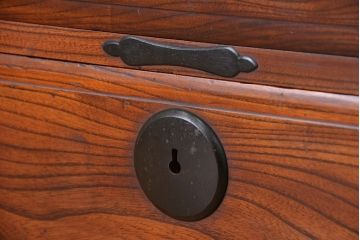 アンティーク家具　古民具・骨董　前面欅材　時代箪笥ローボード(収納棚)(ローチェスト)