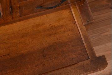 アンティーク家具　アンティーク　素敵なデザインの二段重ね　ナラ材の食器棚(収納棚)