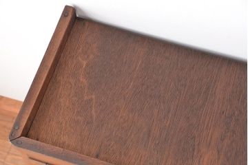 アンティーク家具　アンティーク　素敵なデザインの二段重ね　ナラ材の食器棚(収納棚)