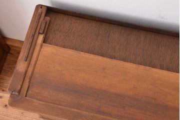 アンティーク家具　アンティーク　素敵なデザインの二段重ね　ナラ材の食器棚(収納棚)