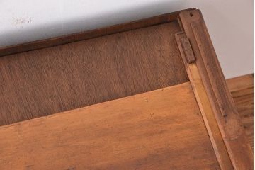 アンティーク家具　アンティーク　素敵なデザインの二段重ね　ナラ材の食器棚(収納棚)