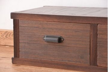 アンティーク家具　アンティーク　古い木製の三杯引き出しローチェスト(ローボード・置床)