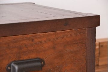 アンティーク家具　アンティーク　古い木製の三杯引き出しローチェスト(ローボード・置床)