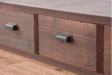 アンティーク家具　アンティーク　古い木製の三杯引き出しローチェスト(ローボード・置床)