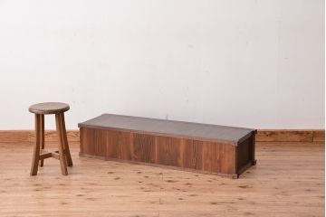 アンティーク家具　アンティーク　古い木製の三杯引き出しローチェスト(ローボード・置床)