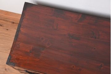 アンティーク家具　古民具・骨董　漆塗り　前面欅材の二段重ね米沢箪笥(衣装タンス)